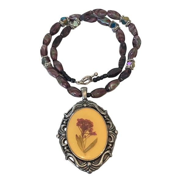 Handmade dried preserved flower inside resin pendant boho glass beads purple - Picture 4 of 9